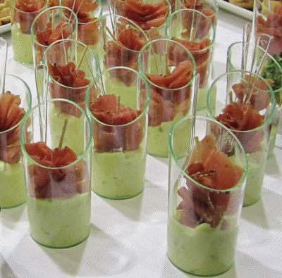 Pfefferschinken mit Avocado-Mousse